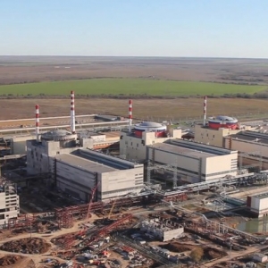 Первая подача электрического тока на третьем блоке Ростовской АЭС была осуществлена в декабре 2014 года, а постоянная подача электричества началась 11 января. 