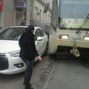 Во вторник в полдень движение по улице Станиславского в Ростове-на-Дону было парализовано. 