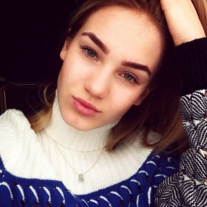 В Ростове-на-Дону 15-летняя Елизавета Комягина после ссоры с родителями покончила с собой, спрыгнув с крыши многоэтажного дома