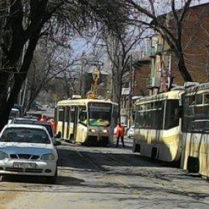 Во вторник 14 апреля в Ростове-на-Дону произошло ДТП, в котором с рельсов сошел трамвай. 