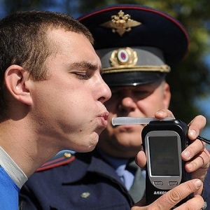 С 1 июля 2015 года водителя, повторно севшего за руль в пьяном виде, будут судить по уголовному кодексу.