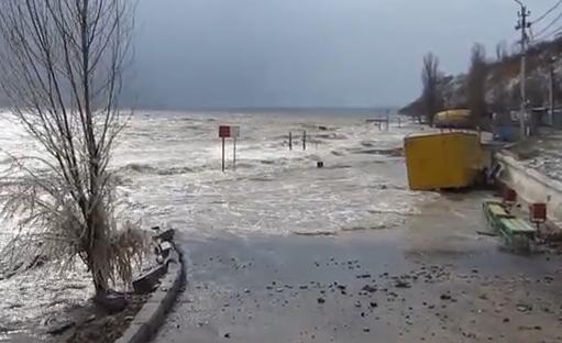 Таганрог наводнение. Таганрог 2014 потоп. Нагон воды в Таганроге. Ветровой нагон Азовское море. Наводнение в Таганроге 2014.