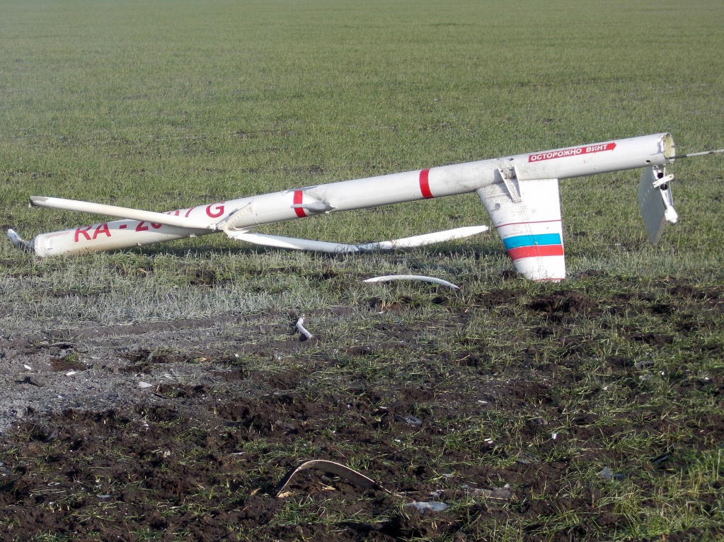 В Белокалитвенком районе Ростовской области сегодня, 6 декабря, разбился  прогулочный двухместный легкий вертолет